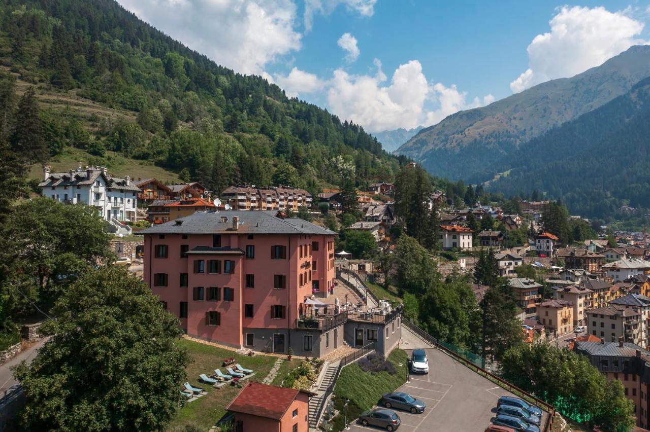 Hotel Garni Cristallo Ponte Di Legno Exterior photo