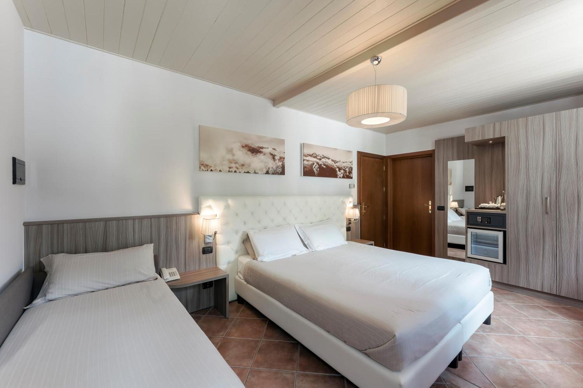 Hotel Garni Cristallo Ponte Di Legno Room photo