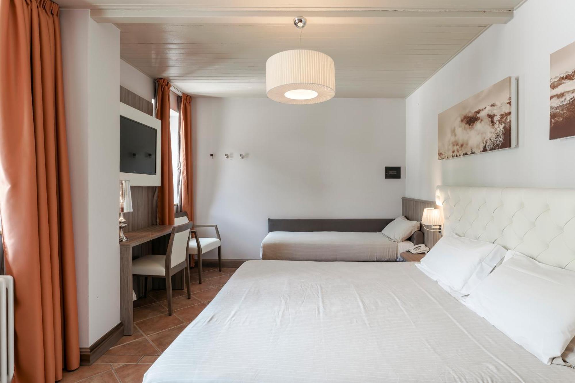 Hotel Garni Cristallo Ponte Di Legno Room photo